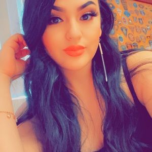 Meet your Posher, Esmeralda